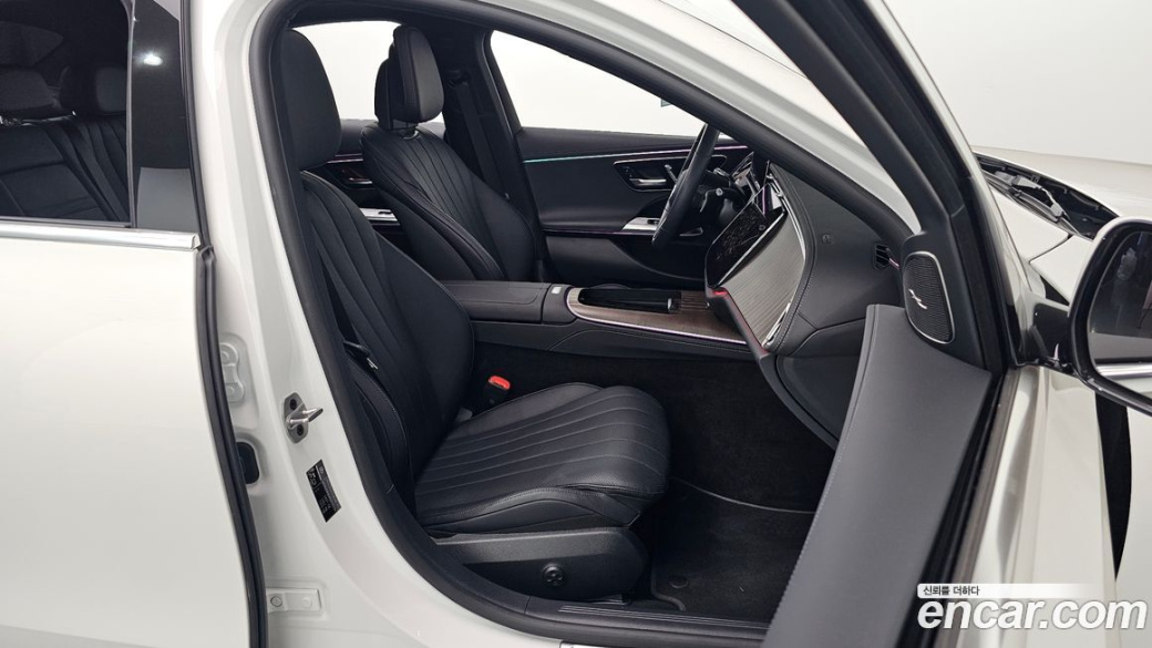 Mercedes-Benz E-Class E300 4MATIC Exclusive, 2024