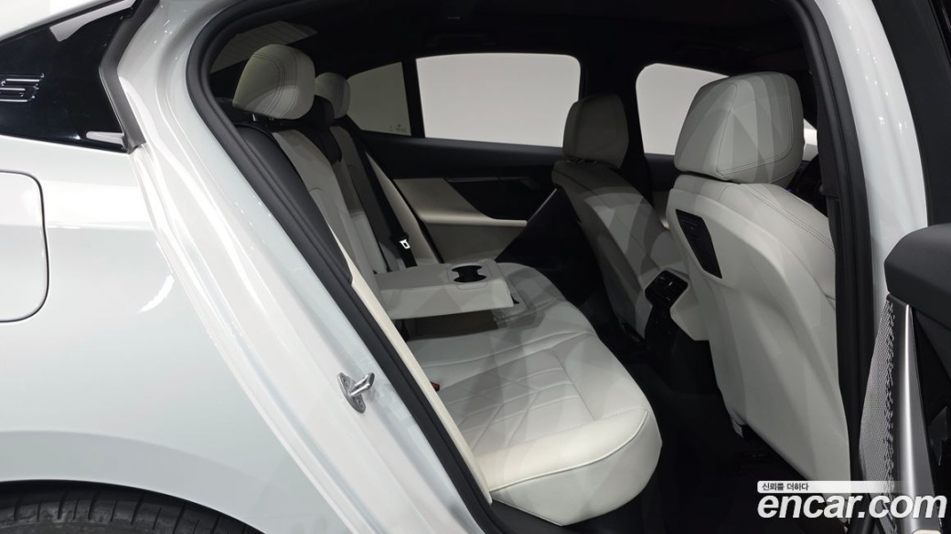 BMW 5-Series 520i M Sport, 2025