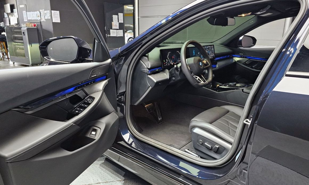 BMW 5-Series 520i M Sport, 2025