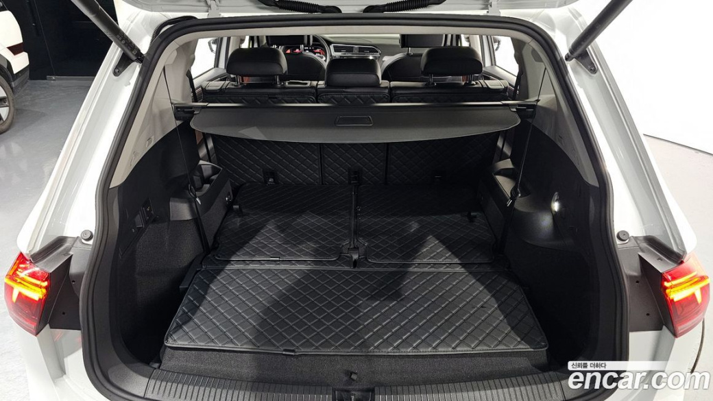 Volkswagen Tiguan 2.0 TSI Prestige, 2024