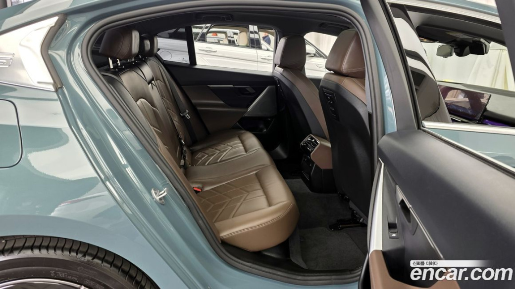 BMW 5-Series 520i, 2025