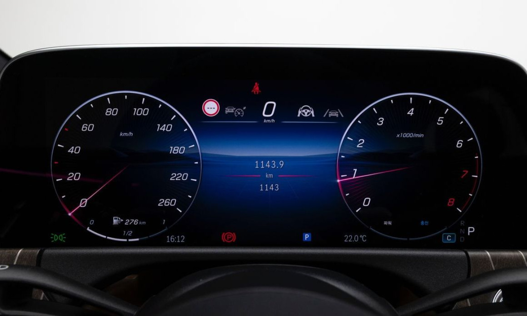 Mercedes-Benz E-Class E300 4MATIC Exclusive, 2026