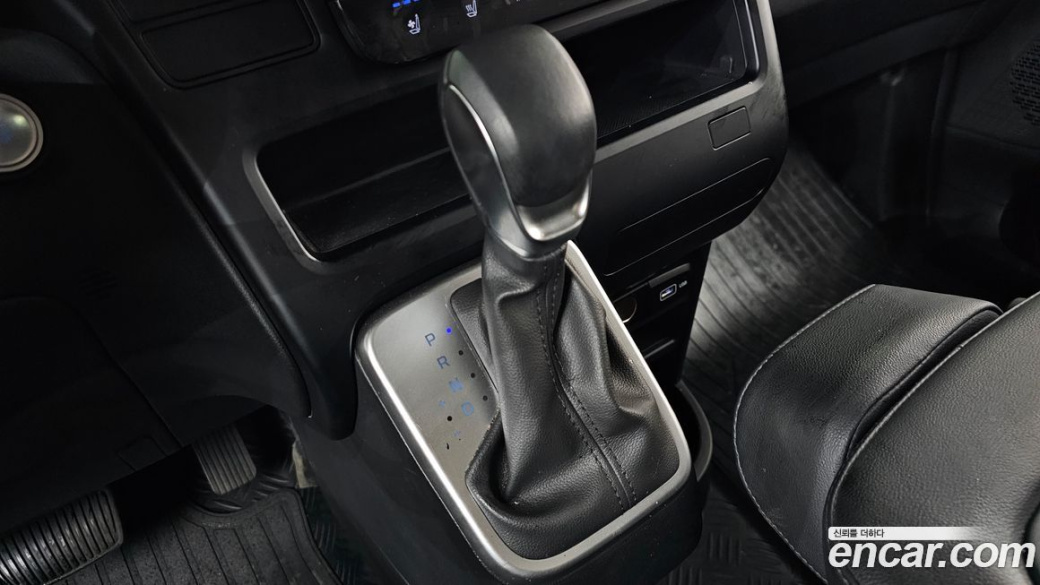 Hyundai Staria Tourer 11-Seater, 2024
