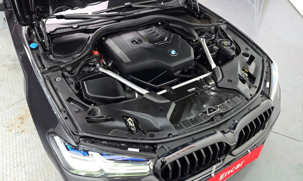 BMW 5-Series 530i M Sport Package, 2023