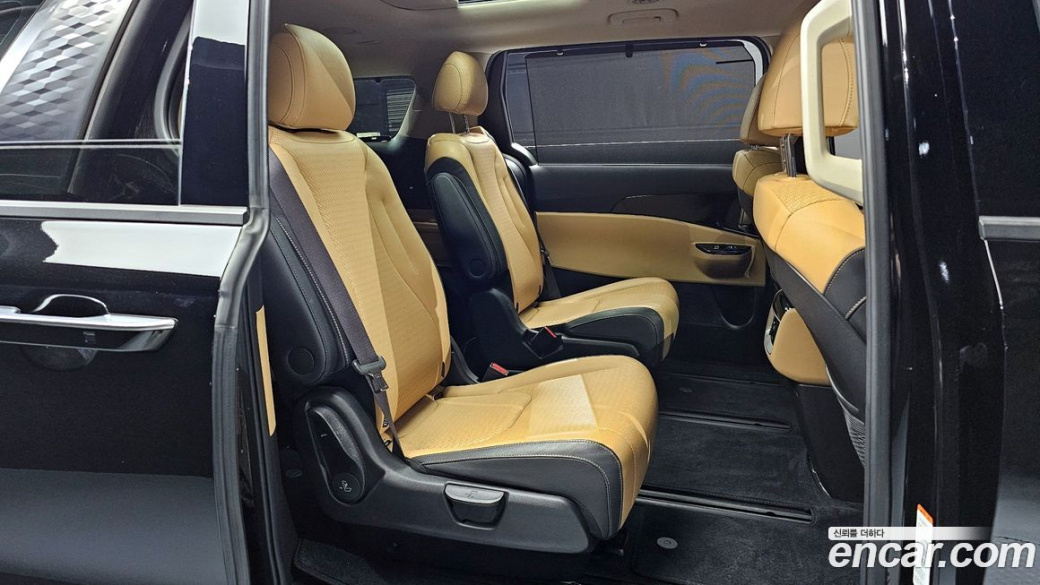 Kia Carnival 7-Seater Outdoor, 2023