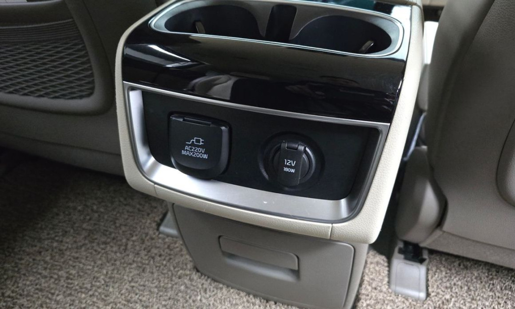 Kia Carnival 7-Seater Signature, 2022