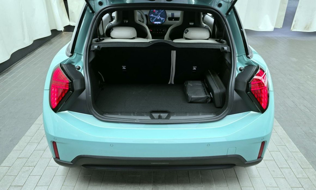 Mini Cooper Favoured, 2025