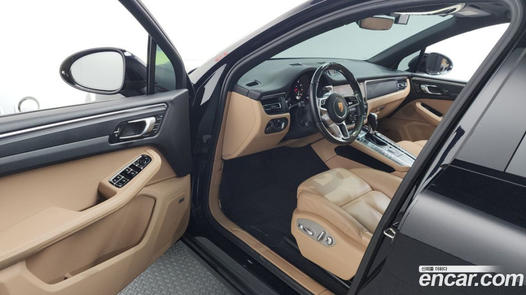 Porsche Macan 2.0, 2021