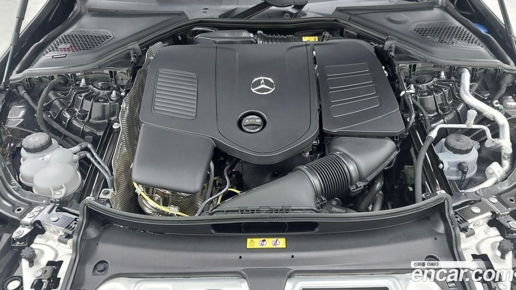 Mercedes-Benz E-Class E300 4MATIC Exclusive, 2025