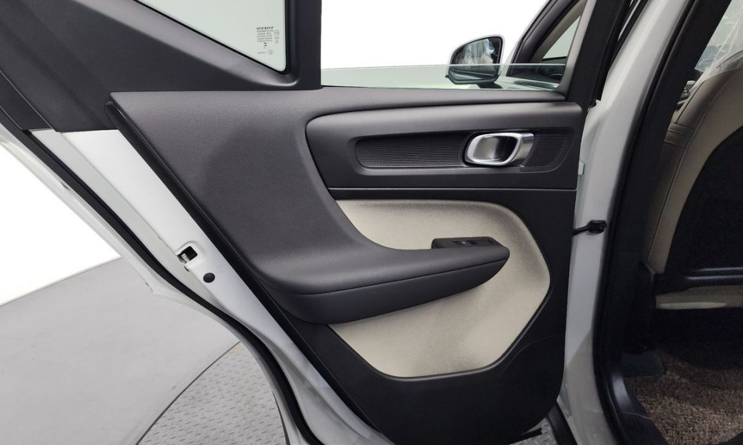 Volvo XC40 B4 Ultra Bright, 2025