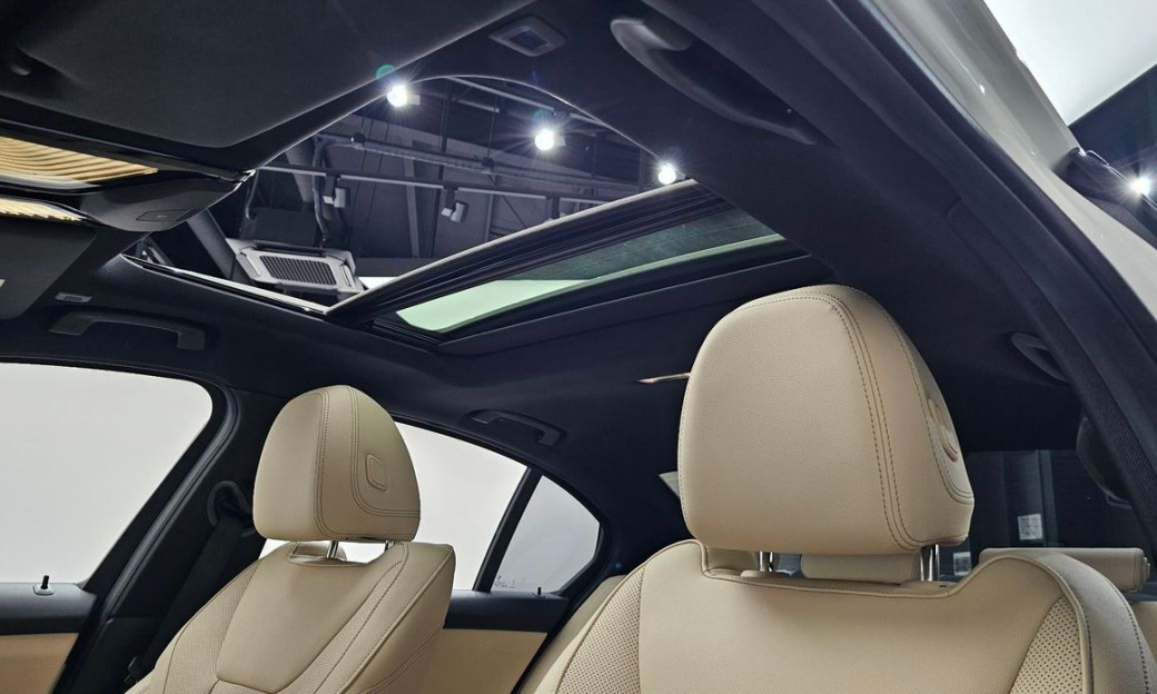 BMW 3-Series 320i M Sport, 2024