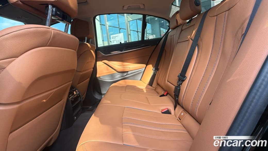 BMW 5-Series 520i Luxury, 2023