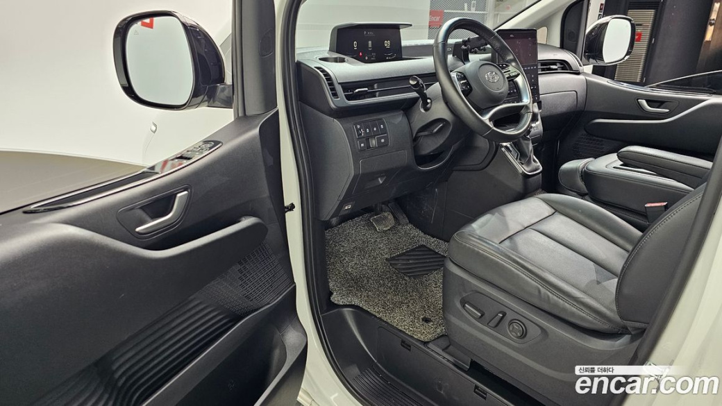 Hyundai Staria 4WD Tourer 9-Seater, 2023