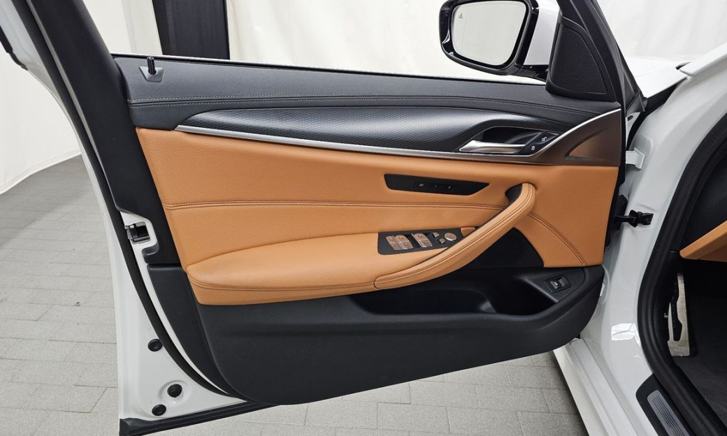 BMW 5-Series 520i M Sport, 2023