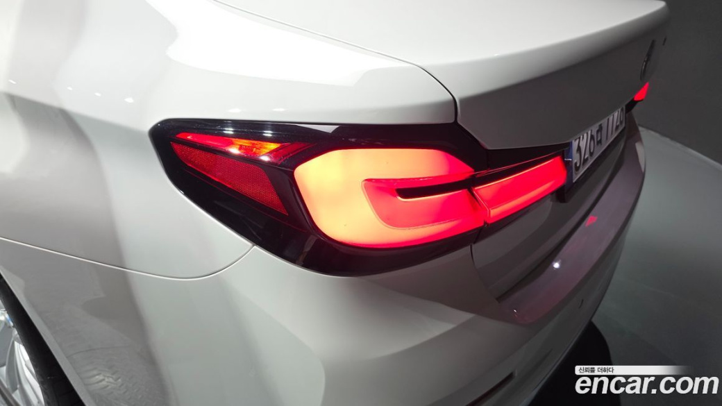 BMW 5-Series 520i Luxury, 2023