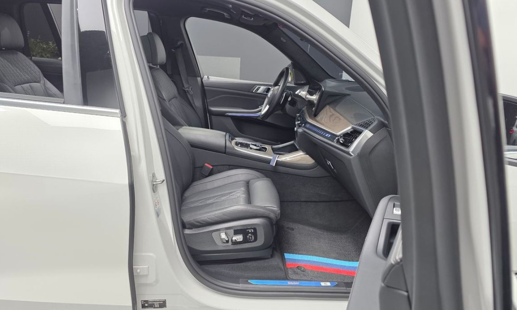 BMW X7 xDrive 40i Design Pure Excellence 6-Seater, 2024