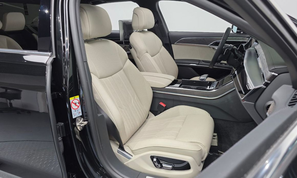 Audi A8 55 TFSI Quattro Premium LWB, 2023