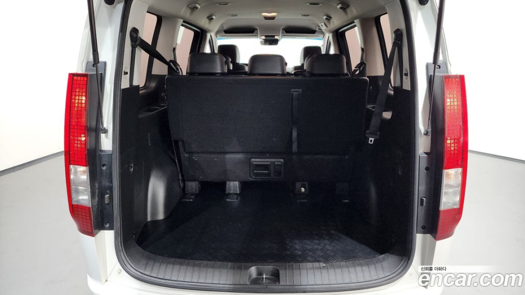 Hyundai Staria 4WD Tourer 9-Seater, 2023