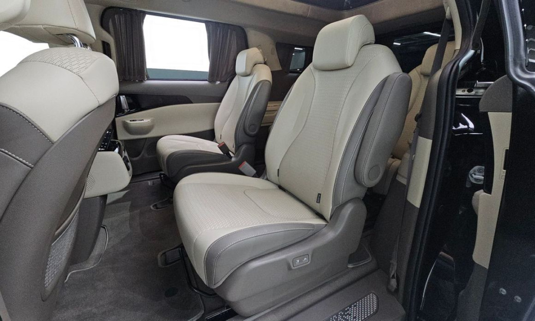Kia Carnival 9-Seater Hi Limousine, 2024
