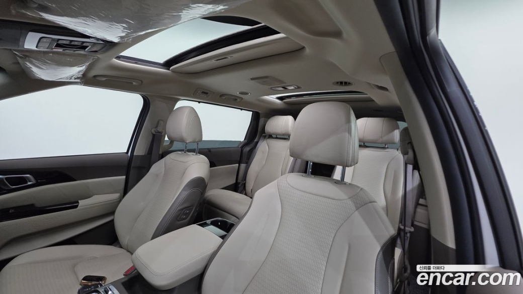 Kia Carnival 7-Seater Signature, 2023