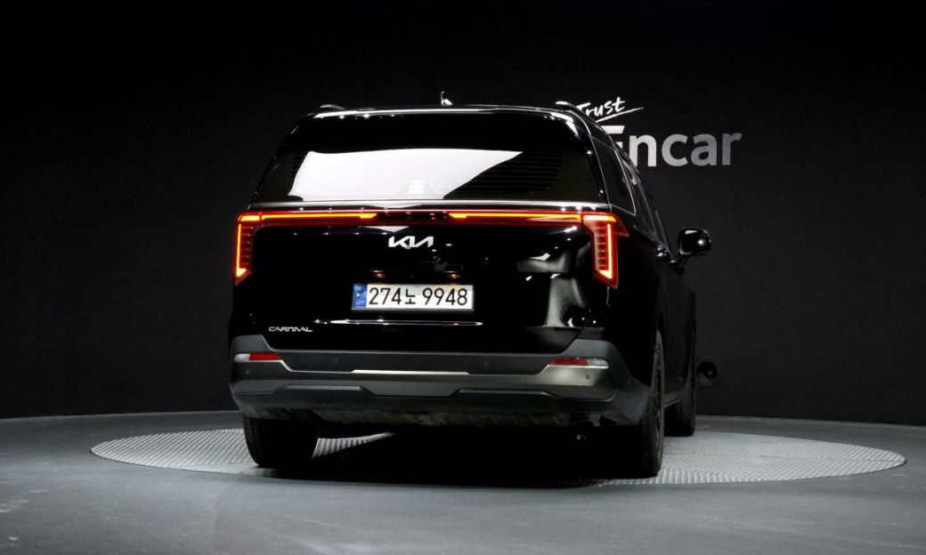 Kia Carnival 9-Seater Gravity, 2025
