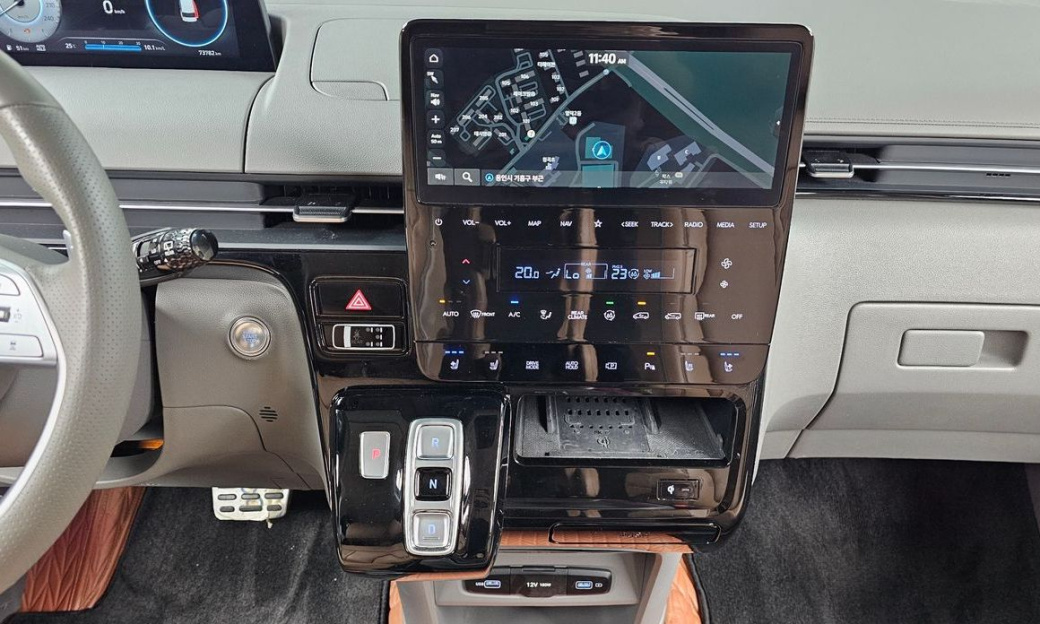 Hyundai Staria 4WD Lounge 7-Seater, 2024