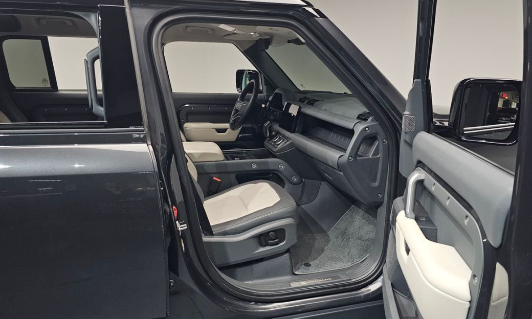 Land Rover Defender 110 D300 X-Dynamic HSE, 2024