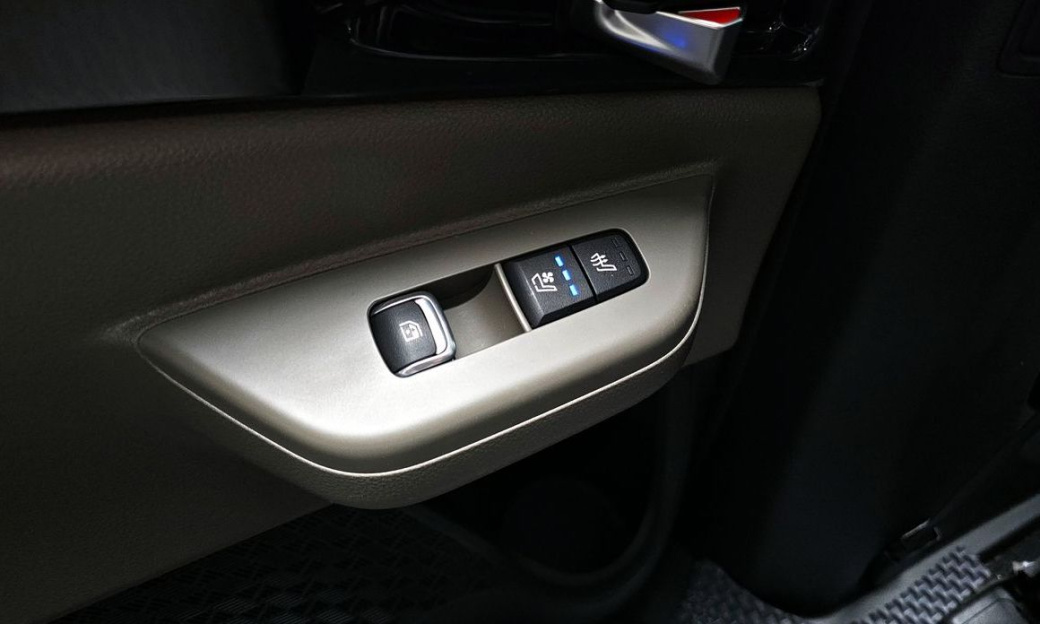 Kia Carnival 9-Seater Gravity, 2025