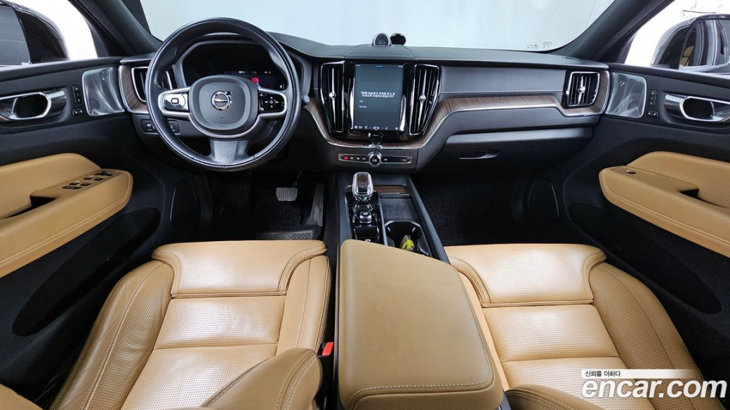 Volvo XC60 B5 Inscription, 2022