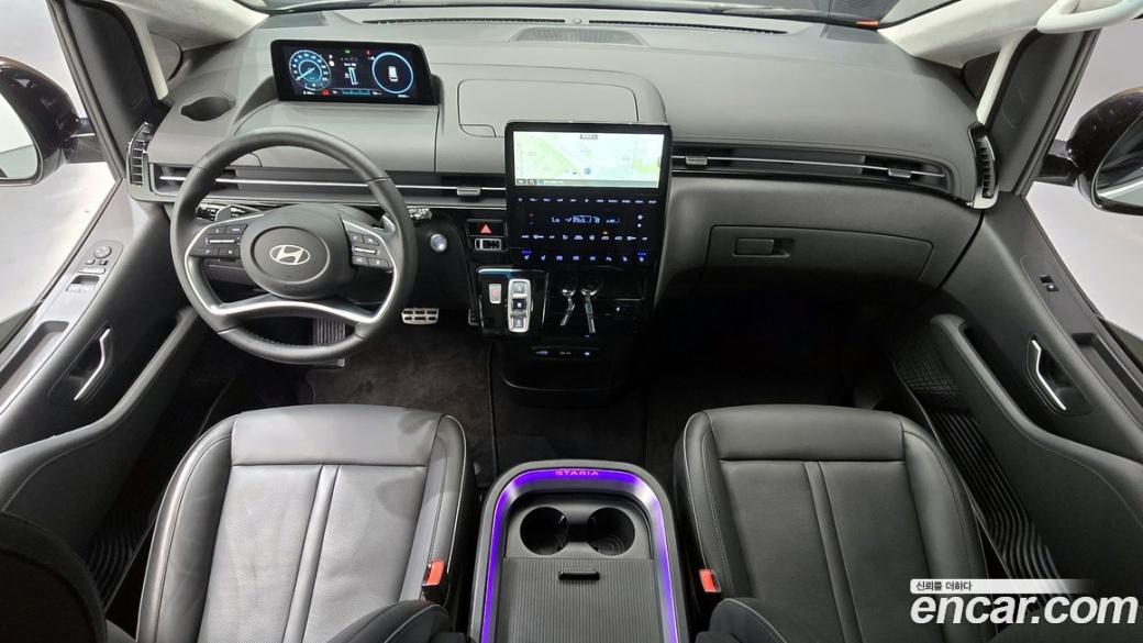 Hyundai Staria 4WD Lounge 9-Seater, 2025