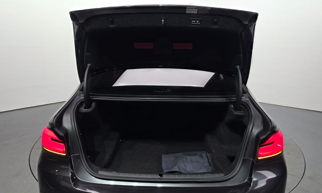 BMW 5-Series 530i xDrive Luxury, 2022