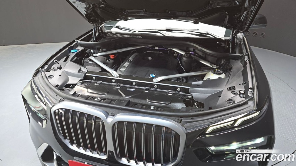 BMW X7 xDrive 40i Design Pure Excellence 6-Seater, 2025