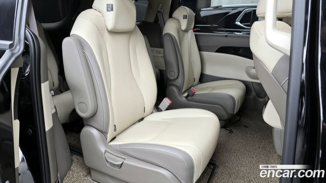 Kia Carnival 9-Seater Signature, 2025