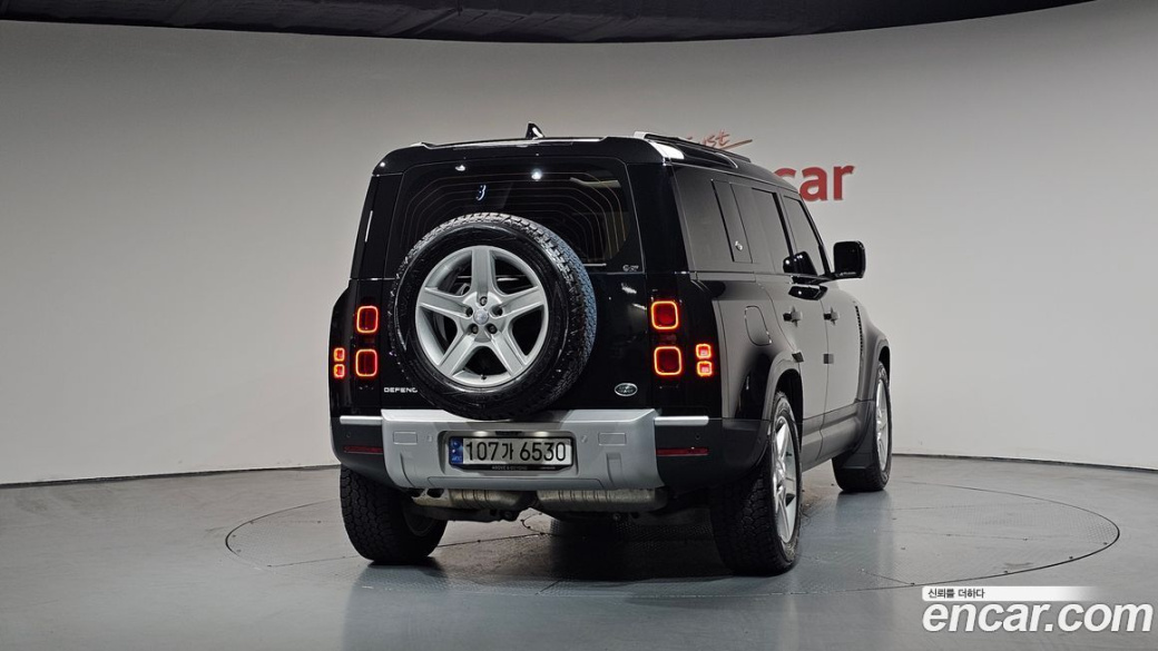 Land Rover Defender 110 D250 SE, 2023