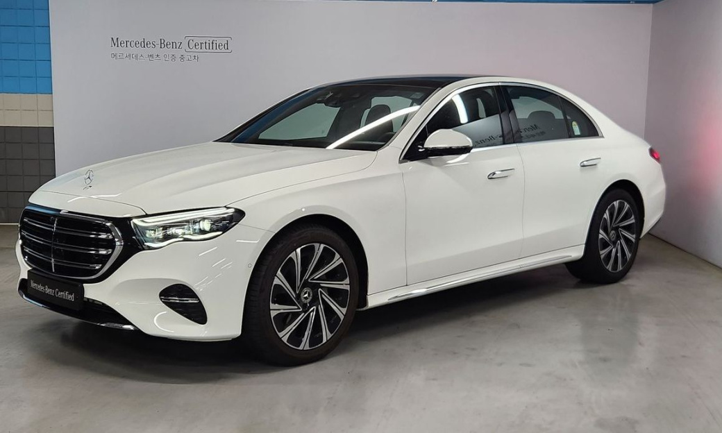 Mercedes-Benz E-Class E300 4MATIC Exclusive, 2025