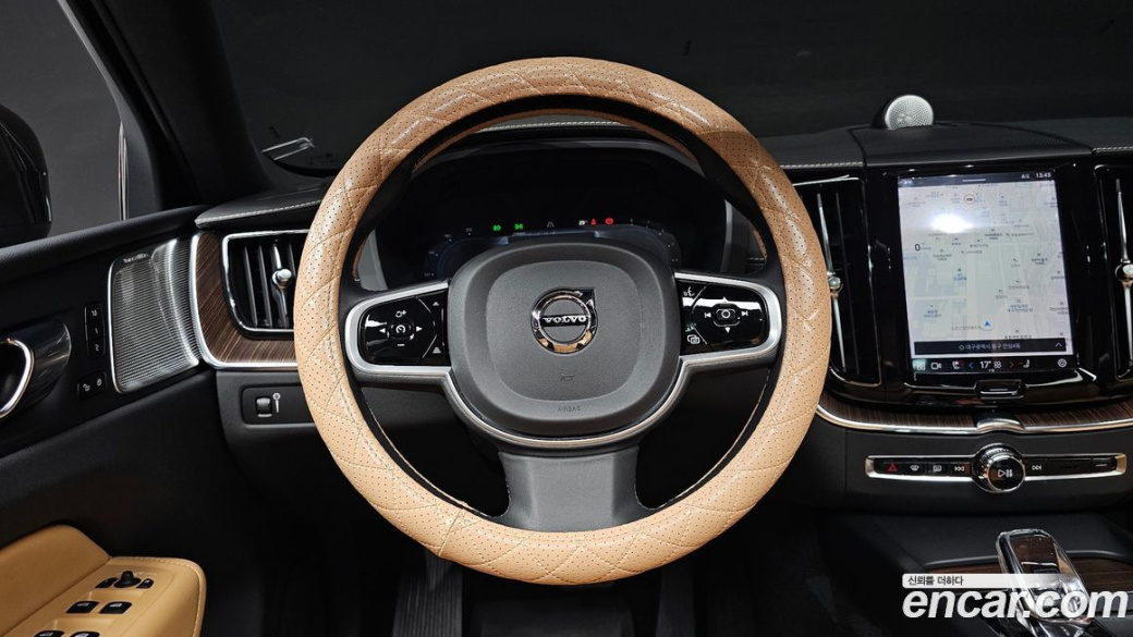 Volvo XC60 B5 Inscription, 2022