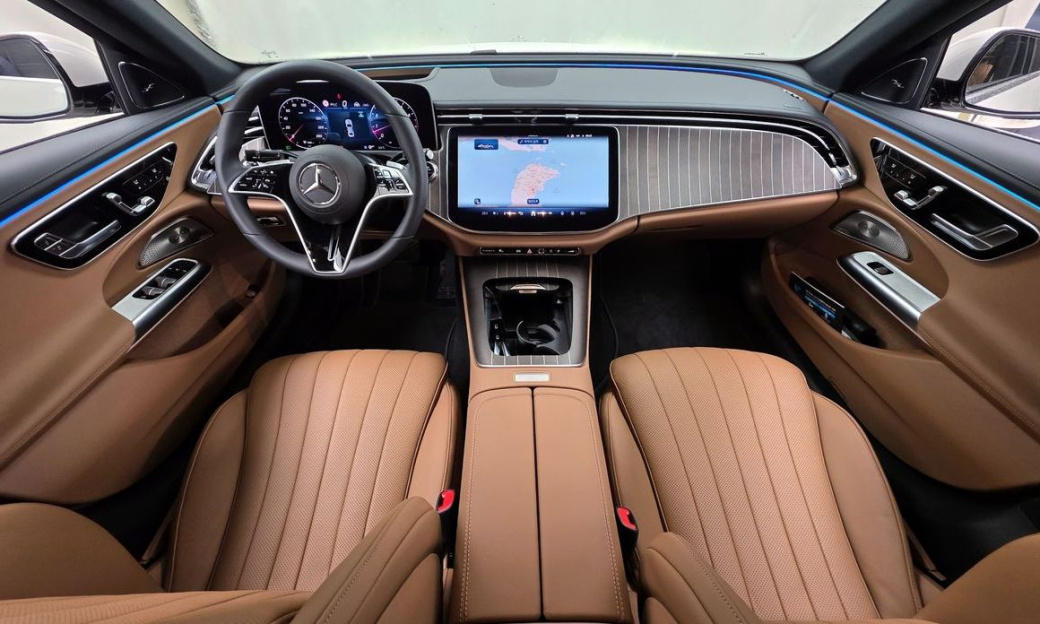 Mercedes-Benz E-Class E300 4MATIC Exclusive, 2026