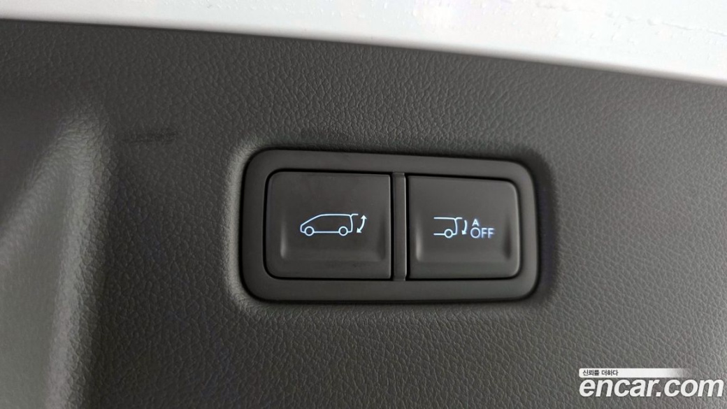 Hyundai Staria 4WD Lounge 7-Seater, 2024