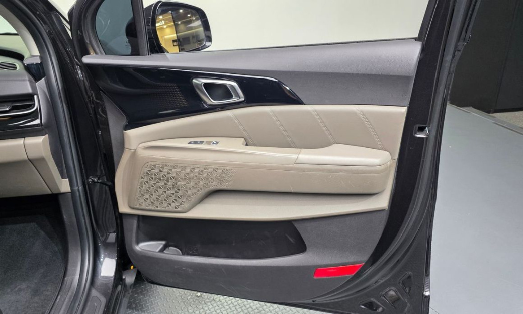 Kia Carnival 7-Seater Signature, 2024