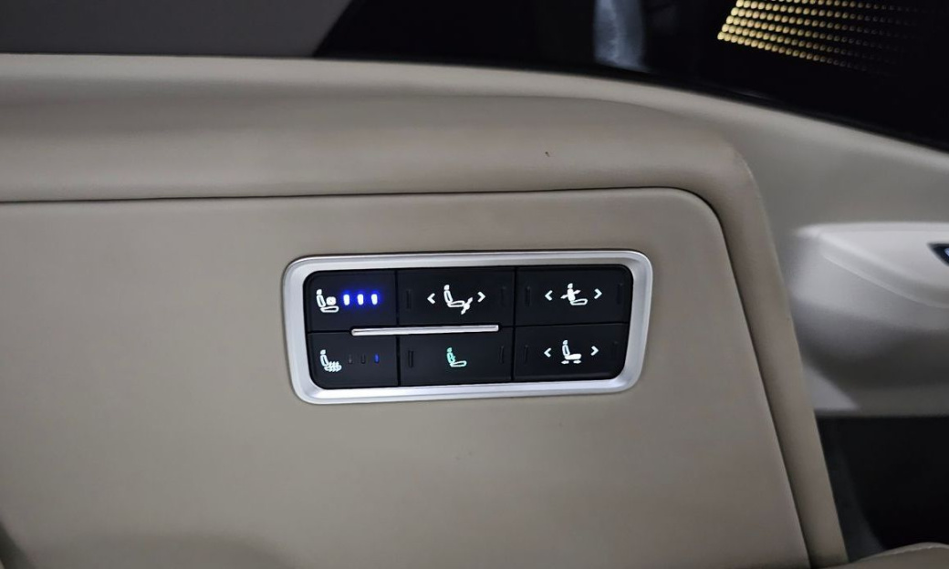 Kia Carnival 9-Seater Hi Limousine (Special Vehicle), 2024