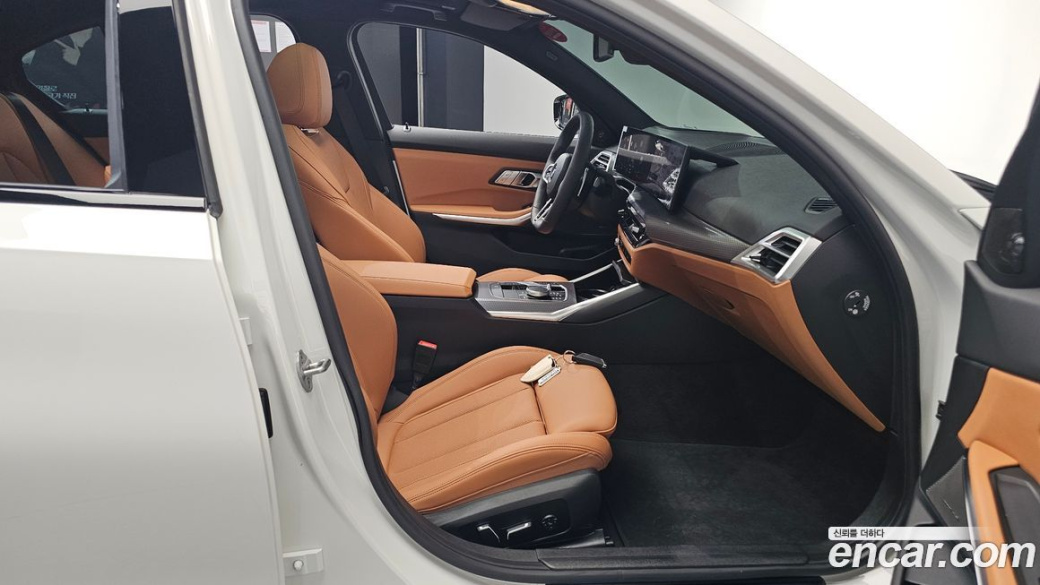 BMW 3-Series 320i M Sport, 2025