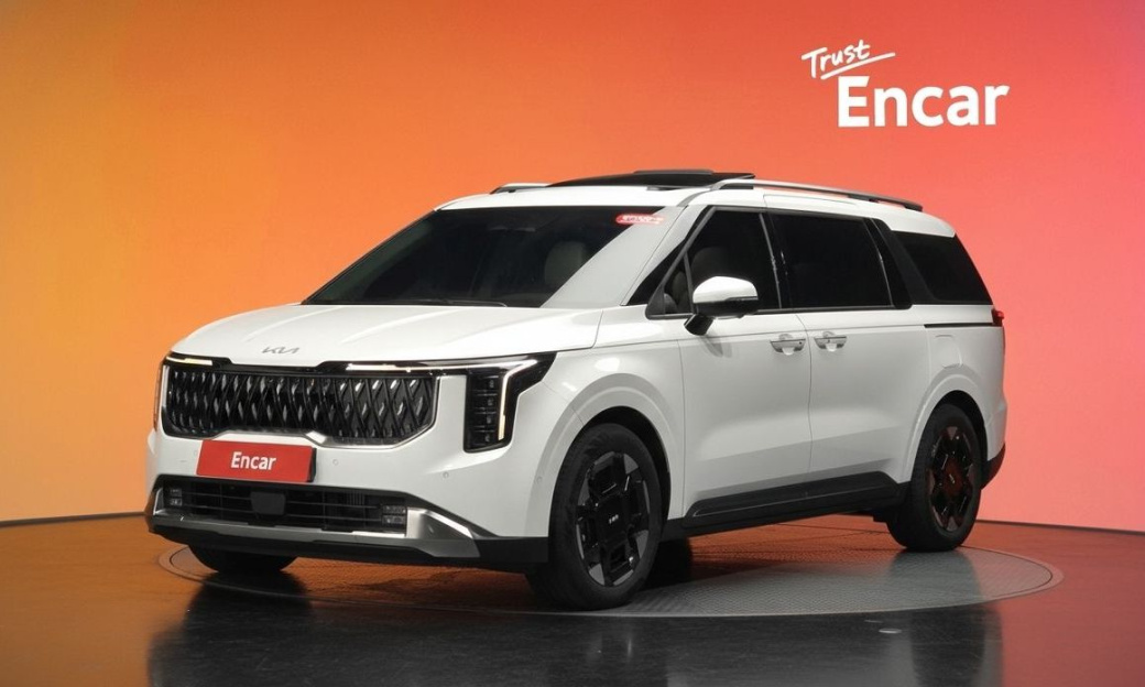 Kia Carnival 9-Seater Signature, 2024