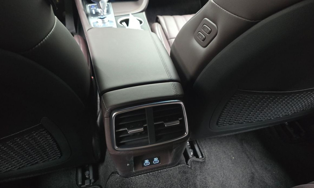 Genesis G70 Gasoline 2.5T 4WD, 2025