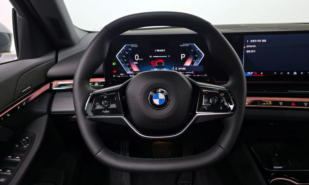 BMW 5-Series 530i xDrive, 2025
