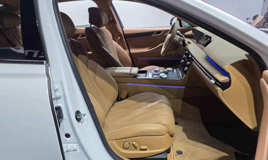 Genesis G80 Gasoline 2.5 Turbo AWD, 2025