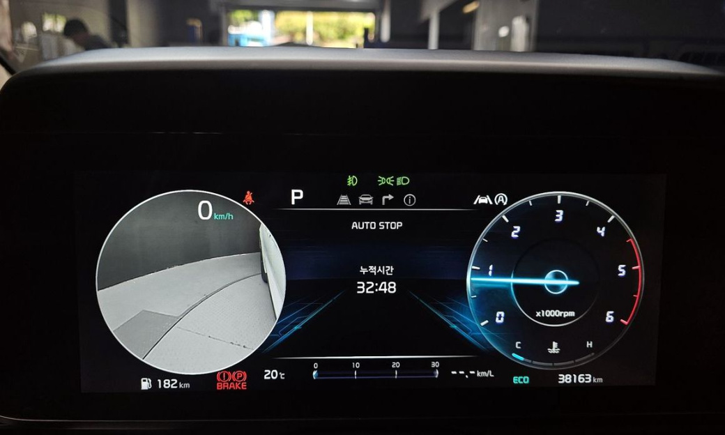 Kia Carnival 9-Seater Signature, 2023