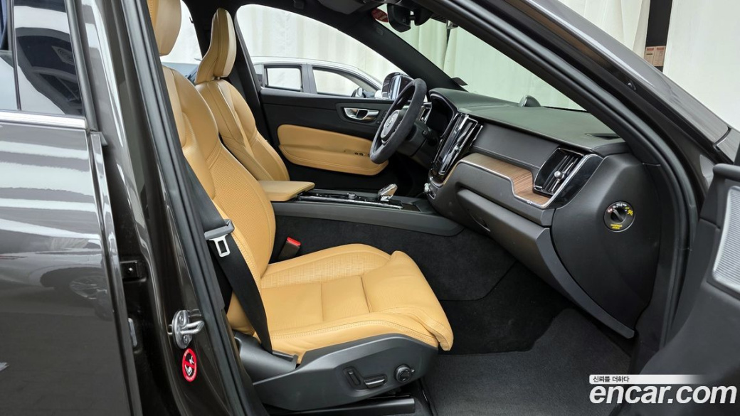 Volvo XC60 B6 Inscirtion, 2022