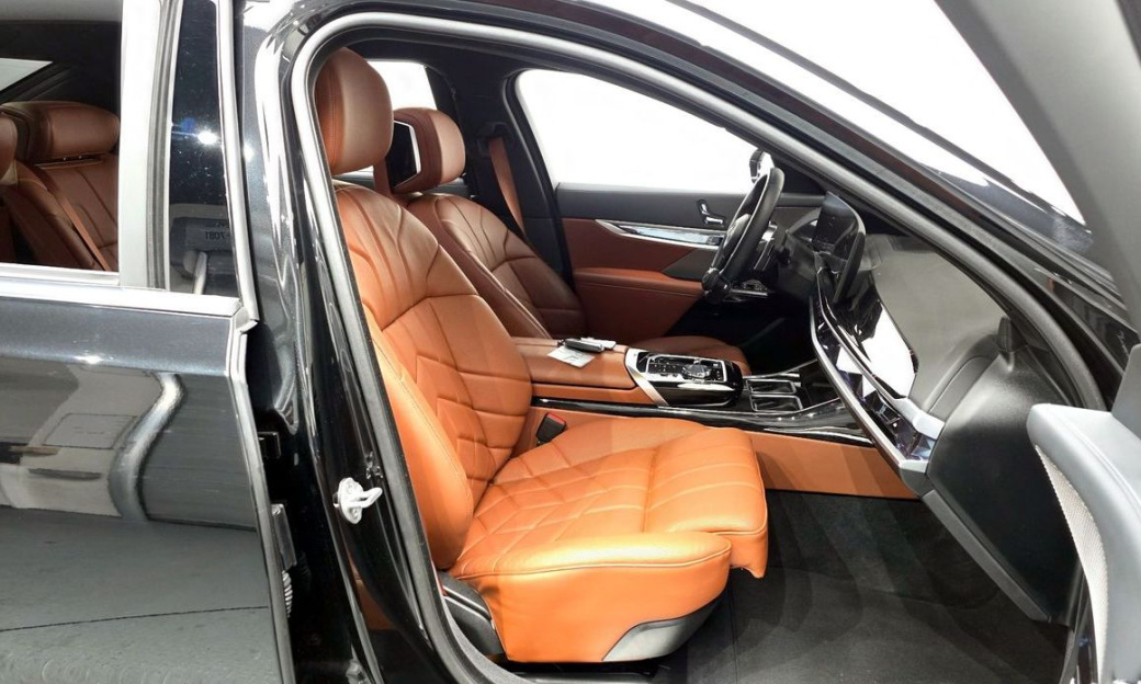 BMW 7-Series 740d xDrive M Sport, 2025