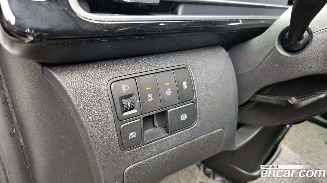 Hyundai Staria 4WD Lounge 9-Seater, 2024