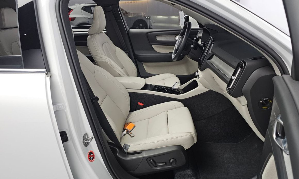Volvo XC40 B4 Ultra Bright, 2025